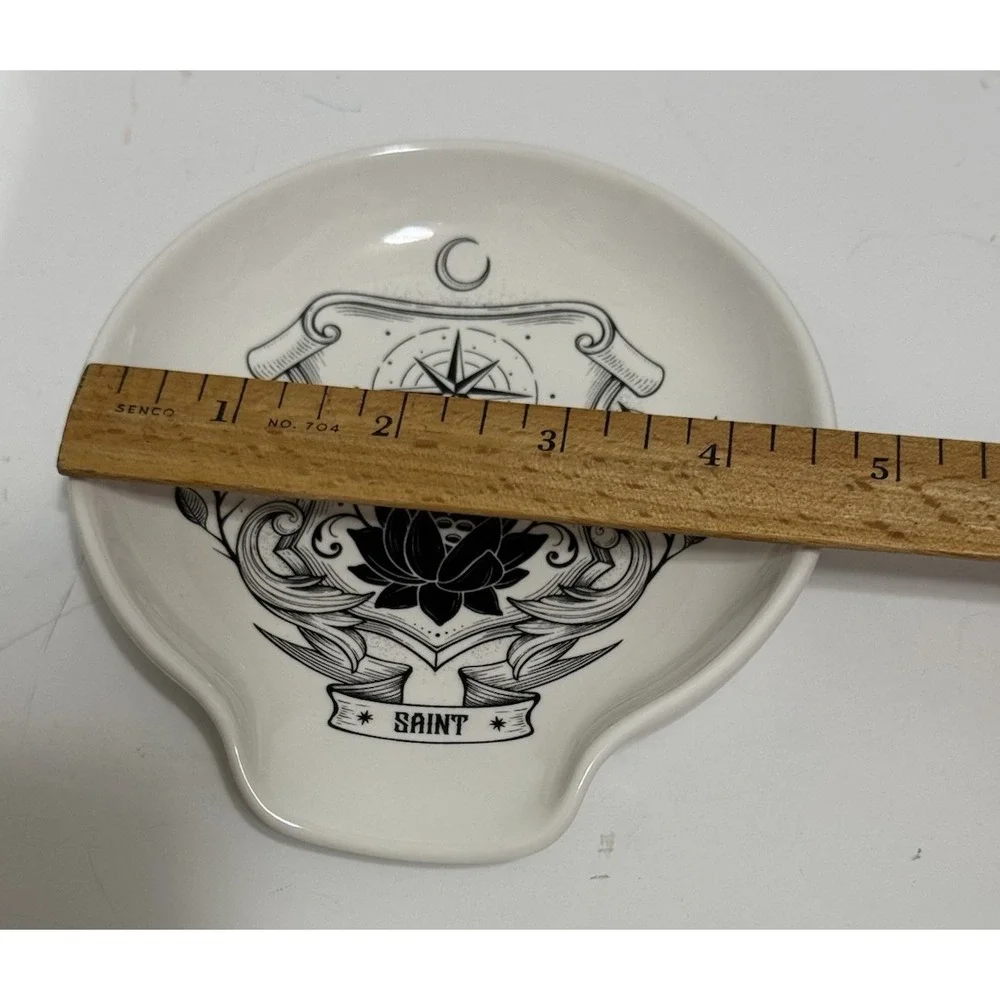 Illumicrate Saint of Steel T Kingfisher Ceramic Spoon Rest White Black Paladin
